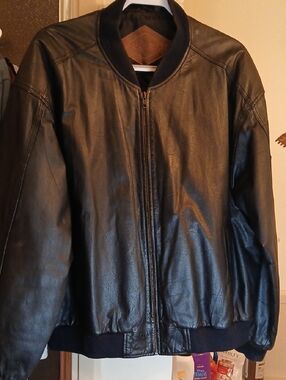 WEEKENDS,Men's Black Leather Bomber Jacket.SZ.XL